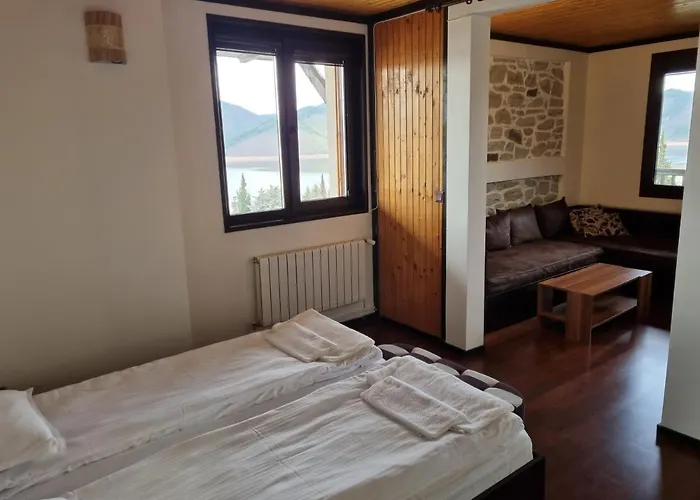 Trifon Zarezan Family 3*